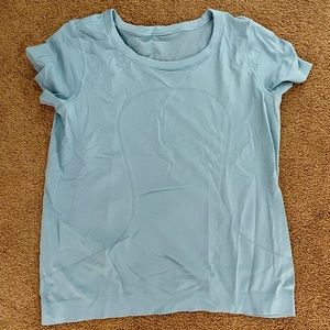 Womens lululemon short sleeve shirt